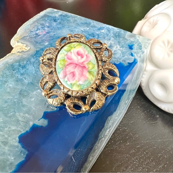 Vintage Cameo Hand Painted Floral Pin Brooch - Picture 2 of 4